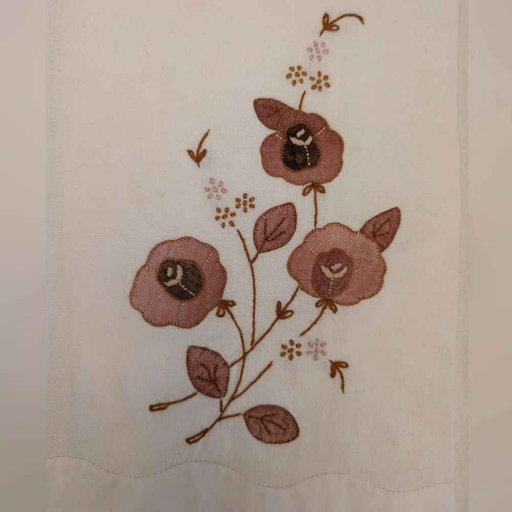 2 White Tea Towels Napkin Hand Embroidered Applique Floral Botanical Linen Blend